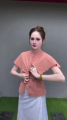 เสียงลำโพงมันดัง แต่เสียงลำพังมันเหงา…🥹🤣🧡#เสื้อลูกไม้ใส่ทําบุญ #ผ้าถุงเย็บพร้อมนุ่ง #ใส่ออกพรรษาสวยๆ 