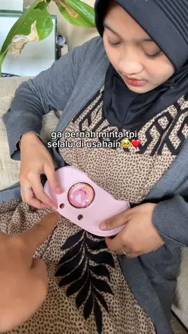 makasih banyak sayang udah beliin aku alat pereda nyeri haid #idekado #fyp #alatperedanyerihaid #nyerihaid #wibgajian 