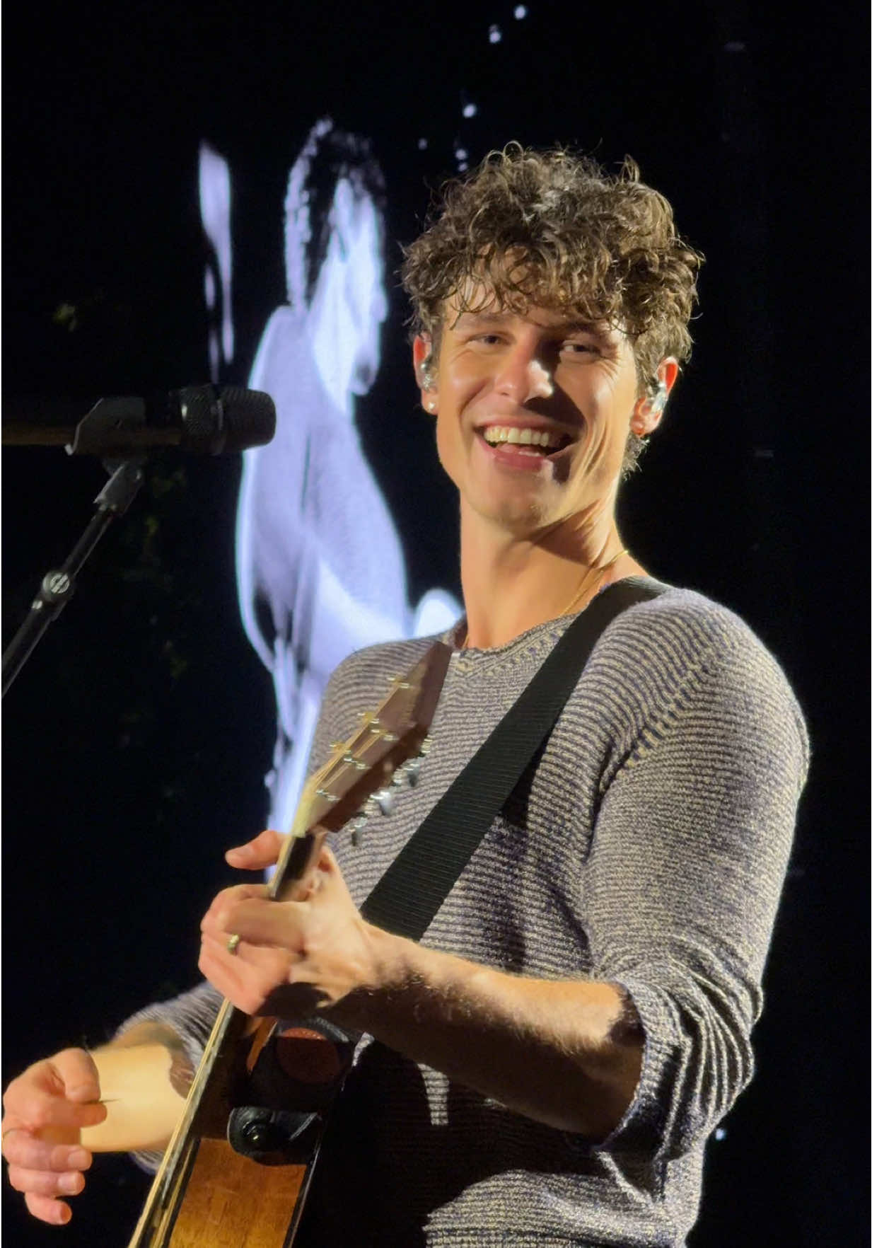 Shawn Mendes It’ll Be Okay in New York City 🤍 @Shawn Mendes @ShawnAccess #shawnmendes #ontheroadagaintour 