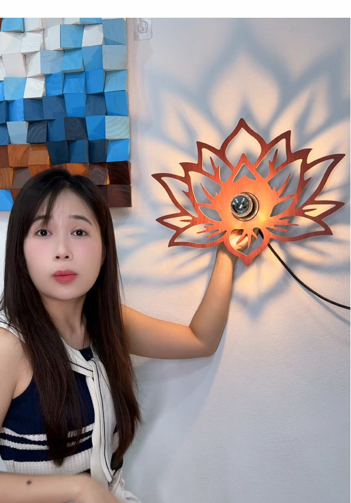 Đèn tường hắt hình hoa sen #denhattuong #dendecor #denphongtho #decor 