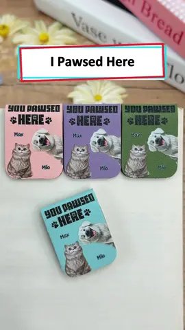 A magnetic bookmark filled with pawprints, turning reading time into moments of happiness 🐶📖 #wanderprints #personalized #gifts #booklover #petlovers