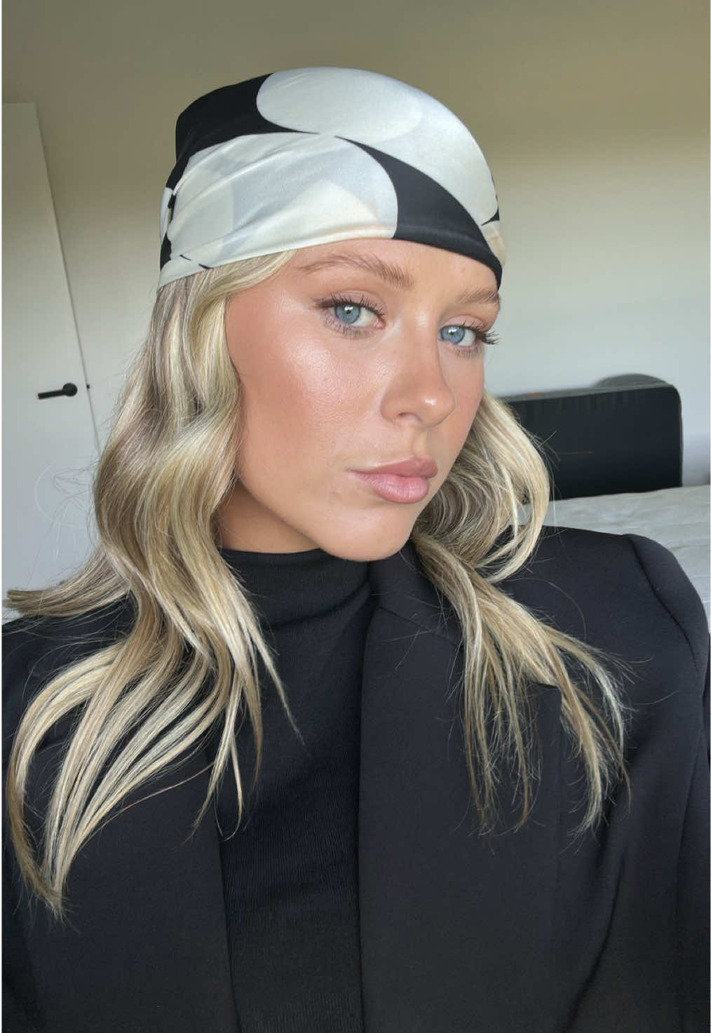 Help a girl out !!! #fashiontiktok #fashionemergency #fyp #fashion #outfit 