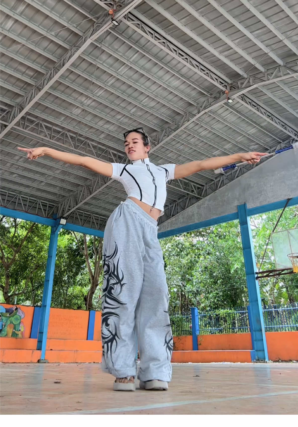 All over of my FYP, do it w/ Baton Twirling💃 DC: 🙋🏼tag me! mention ur fwends… #trending #yukinawa #batontwirling #twirlers #fyp 