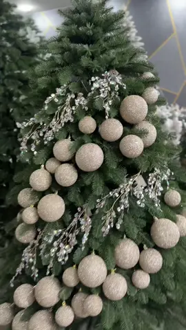 Декоруємо ялиночку Тріумф Кулямии Шампань ✨ Та нашими діамантами хамелеон 💥 Оцініть яка краса вийшла 😍