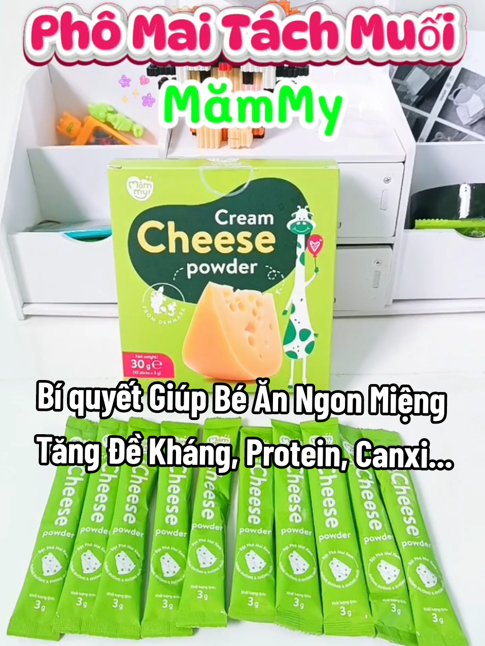Phô Mai Tách muối Mămmy Dành Cho Bé Từ 6Tháng Tuổi. Giúp Bé Bổ sung canxi, vitamin d và protein...... Sản phẩm phô mai dạng bột của Mămmy đặc biệt là loại tách muối, hoàn toàn không có đường, ko chất bảo quản và các phụ gia khác. Làm từ phô mai nhập khẩu Đan Mạch thượng hạng. Rất phù hợp cho bé ăn dặm từ 6 tháng tuổi. 1 túi phô mai trọng lượng 3g chứa tới: ✅ 130mg Canxi ✅ 55kcal - giàu năng lượng ✅ Lượng Protein gấp 5 lần; đặc biệt lượng canxi gấp tới 8 lần sữa tươi. *CÔNG DỤNG: -Phô mai bột giàu dinh dưỡng, giúp bổ sung canxi, tăng đề kháng, phát triển chiều cao cho em bé.  -Hỗ trợ phát triển chiều cao. Phô mai giàu canxi gấp 7 lần trong sữa nguyên chất, ngoài ra còn chứa thành phần Vitamin D giúp tăng khả năng hấp thụ canxi. Cho xương chắc khỏe, con cao lớn. Bổ sung thêm canxi trong thời kỳ mọc răng của bé. -Dinh dưỡng, thơm ngon và hấp dẫn - Phô mai giàu protein và chất béo tốt, là nguồn cung cấp năng lượng dồi dào cho bé trong các bữa ăn dặm. Bé ăn ngon hơn, tăng cân tốt hơn. *CÁCH SỬ DỤNG: Sản phẩm dùng cho bé từ 6 tháng tuổi, rắc vào bột, cháo, cơm, làm bánh hoặc nấu với sữa tươi làm sốt kem cho các món mì ý, nui tập nhai, các món ăn yêu thích của bé. #phomaitachmuoimammy  #phomaitachmuoi  #mebimsuachamcon  #unboxcungmecocanhe  #xuhuong 