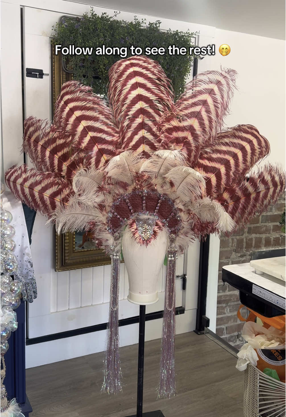 THANK YOU FOR THE THEME SONG TAYLOR 😩💕 can’t WAIT to see them in this 🥹😍 #showgirl #costume #lola #sharktale #halloween #costumes #halloweencostume #lifeofashowgirl #cosplay 