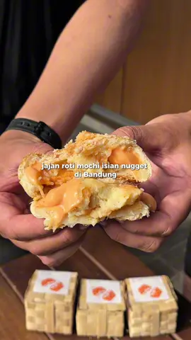 dateng dari jam 7 cuma buat jajan roti mochi isian nugger Kanzler😋 #creatorsearchinsights #serunyaditiktok #foodfestontiktok #kulinerbandung #rochibandung #kanzler 
