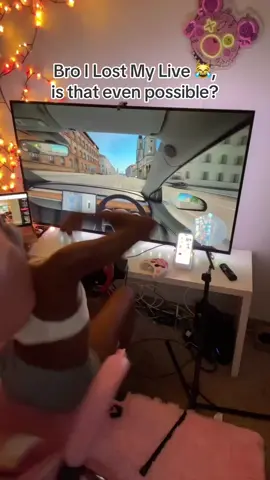 All that moving done made the chat fall LMAO and I actually lost them #fyp #gaming #tiktoklive #GamerGirl 