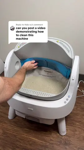 Replying to @thảo vy deep cleaning your petpivot. I just put it in the shower with some soap and water 💧 #catlitter #cats #litterbox #automaticlitterbox #tiktokshopcreatorpicks 