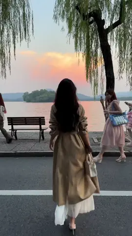 Cuối cùng em vẫn là 1 kẻ mộng mơ buồn vu vơ về 1 chuyện tình dang dở #vimonoder #aokhoacnu #xuhuong #viral #aomangto