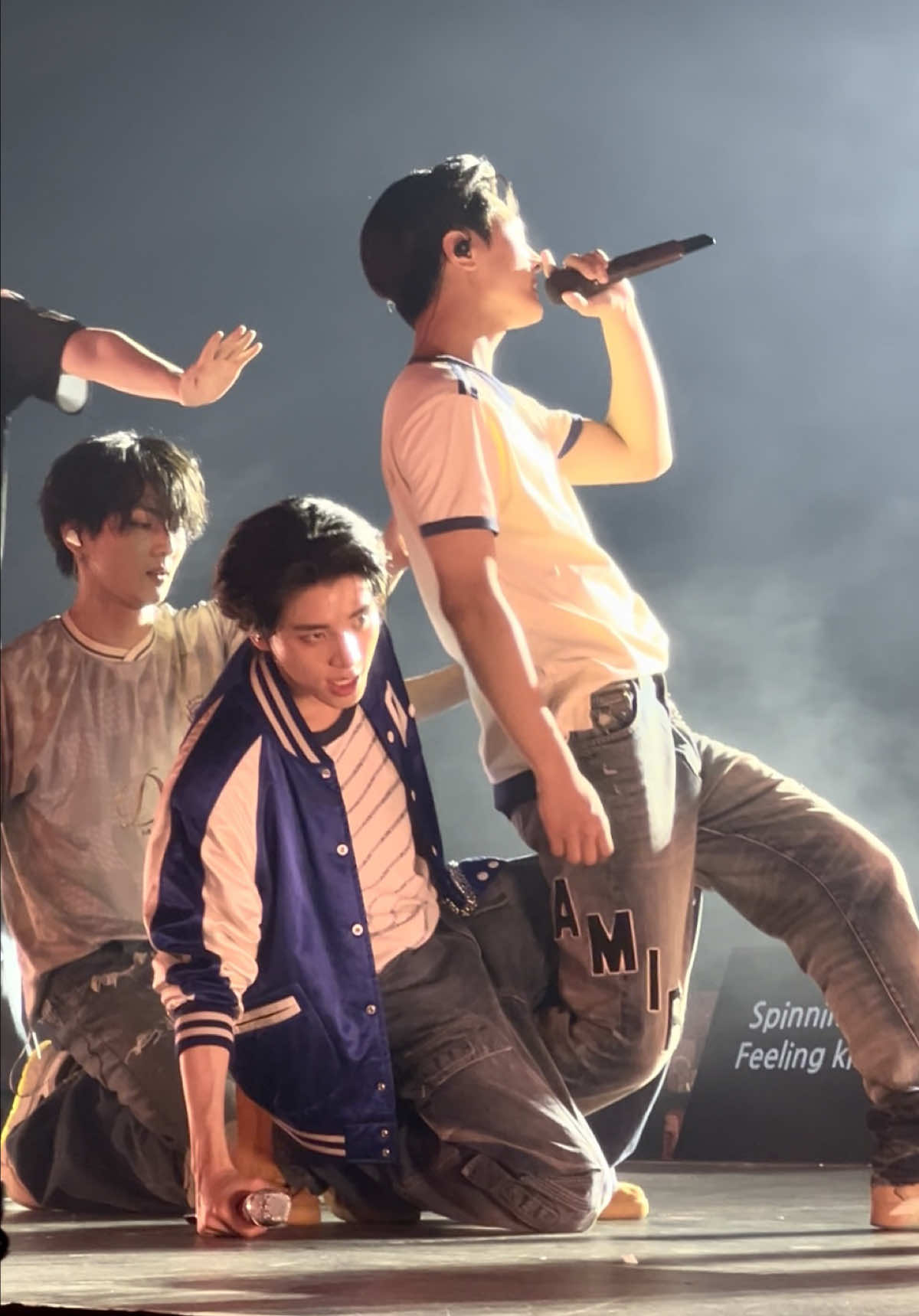 Random clip from the concert because it just looked good😗 #enhypen #engene #jakeenhypen #enhypenconcert #enhypenjay 
