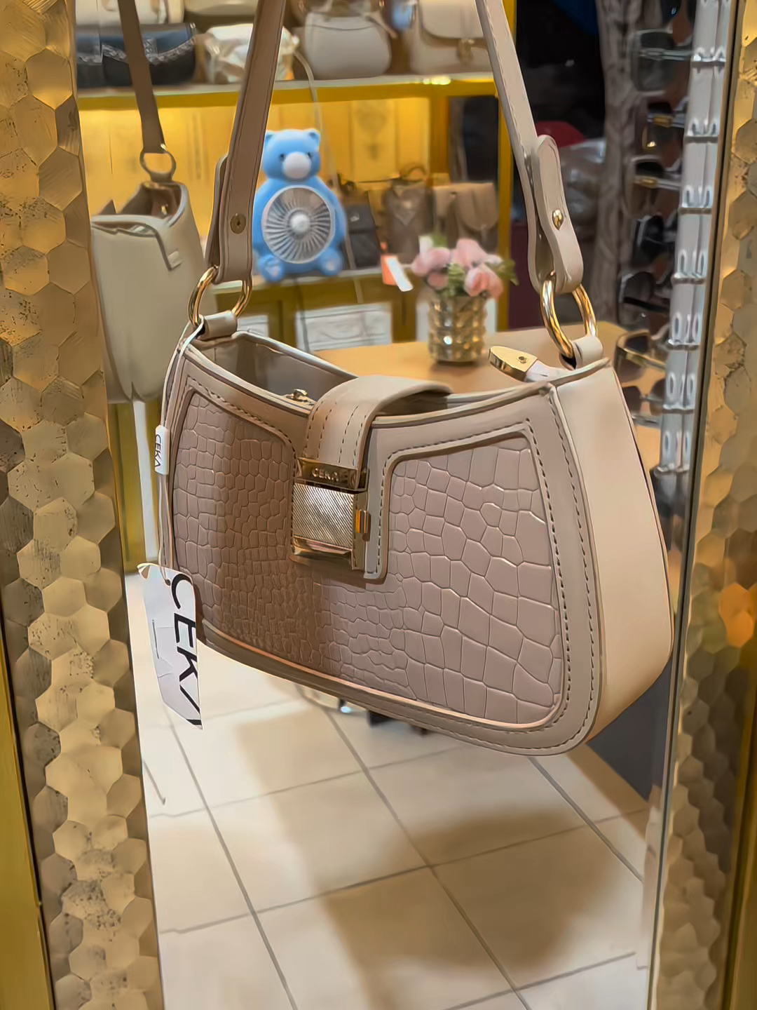 Capek cakep nabung beli tas ini malah harganya anjlok   #tasselempangwanita #shoulderbagwanita #handbagwanita #taswanitaelegan