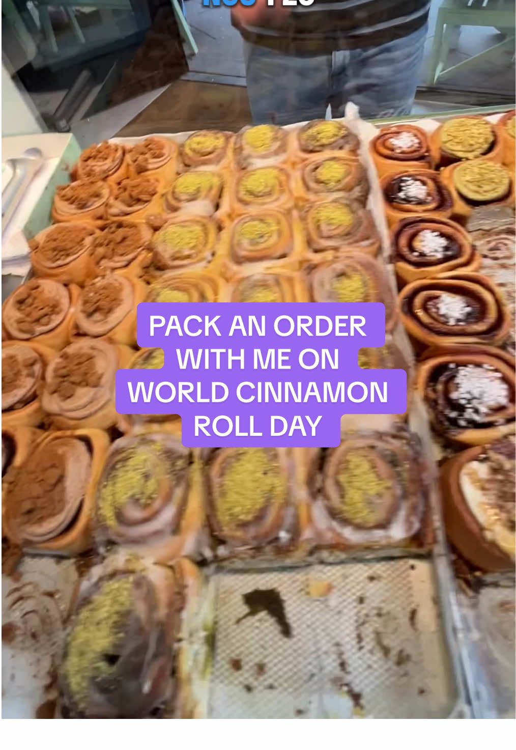World cinnamon roll day vandaag dus 5+1 gratis in alles stores! Come fill up your stock🤤 #cinnamonroll #order #bakery #havearoll #pumpkinspice