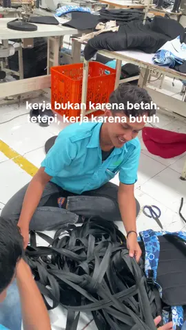 seng penting ora nganggur alhamdulillah #kerja #kulipabrikjepara #jepara24jam #bahanswmu #masukberanda 