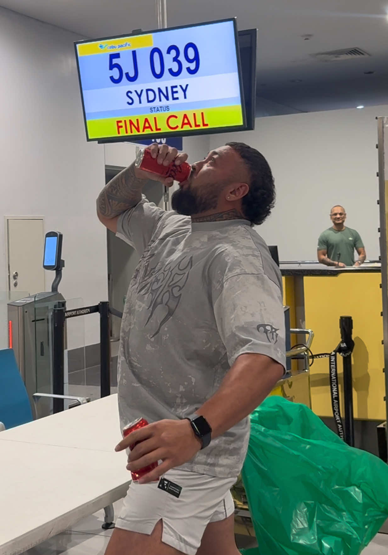 I bought 4 cans, I drank two and saved two for the plane but they said no cans on the plane allowed 😂