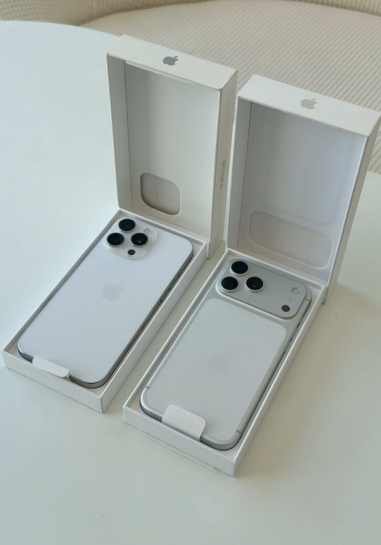 iPhone 16 Pro Max White Titanium or iPhone 17 Pro Max Silver.🤍🩶#iphone17promax #iphone16promax #shopiphone_kad #ผ่อนไปใช้ไป 