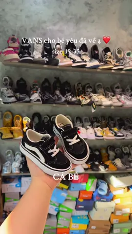 #VANS#VANAxuất sắc cực ngầu cho bé yêu đã về ạ. Quai dán tiện lợi nha ba mẹ ơiiii ❤️ • size: 19-35 ——————- ◾𝗖𝗔́ 𝗕𝗘́ : số 18 ngõ 41 Đông Tác, Đống Đa, Hà Nội ( gần vincom Phạm Ngọc Thạch). • Hotline: 0974.150.991 #giaychobe #giaytreem #cabe #giaydeptreemcaocap              