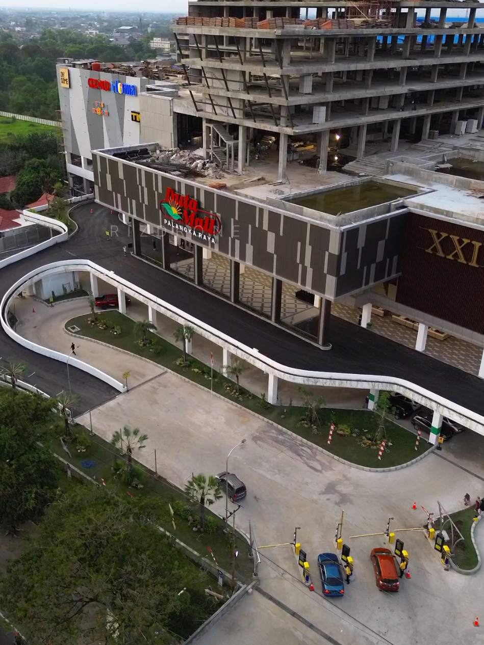 Kalo mau parkir mobil jalurnya dsini gaes #dutamall #dutamallpalangkaraya #dmpky #palangkaraya #dronevideo 