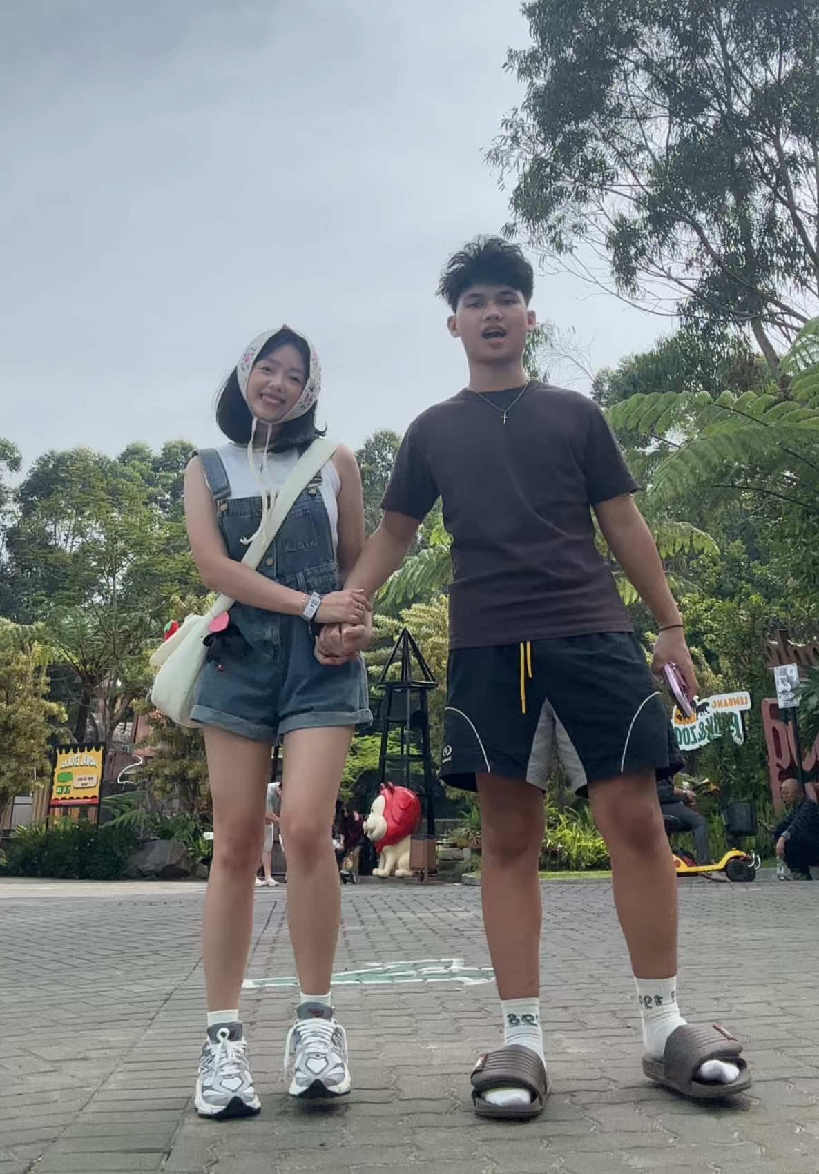 Outfit lembang park zoo kemarin hihi senankkk