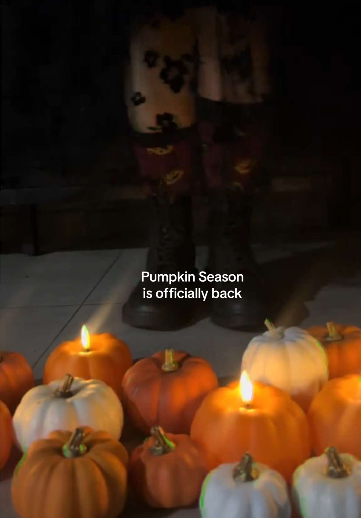 Dancing it out bc why not 🎃 #pumkin #october #pumpkinseason #spookyseason  #cozyvibes 