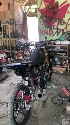 Mendengarkan sound ini dapat menghilangkan stress berlebih💆‍♂️💆‍♂️ #arj66tulungagung #arj66garage #arjgarage #surex #supermotoherex 