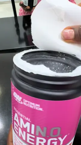 Train chest with me ,energy boost #aminoenergy #chestday #personaltrainer #dubailife #gostrong#pelafit1 🫡