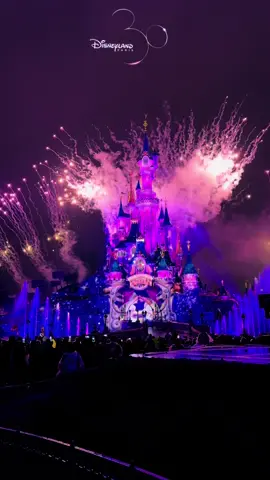 🌌 Quand La Nuit S’illumine De MAGIE ✨🏰💫 #DisneylandParis #DisneyCastle #DisneyFireworks #DisneyNight #DisneyShow🎆@dinseylandparis 