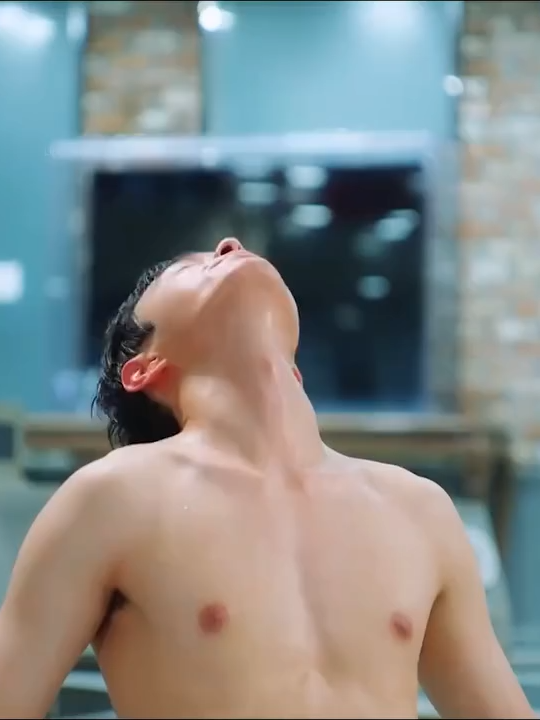 สับเปลี่ยนร่างหัวหน้าแก๊งสเตอร์กับร่างนักเรียน