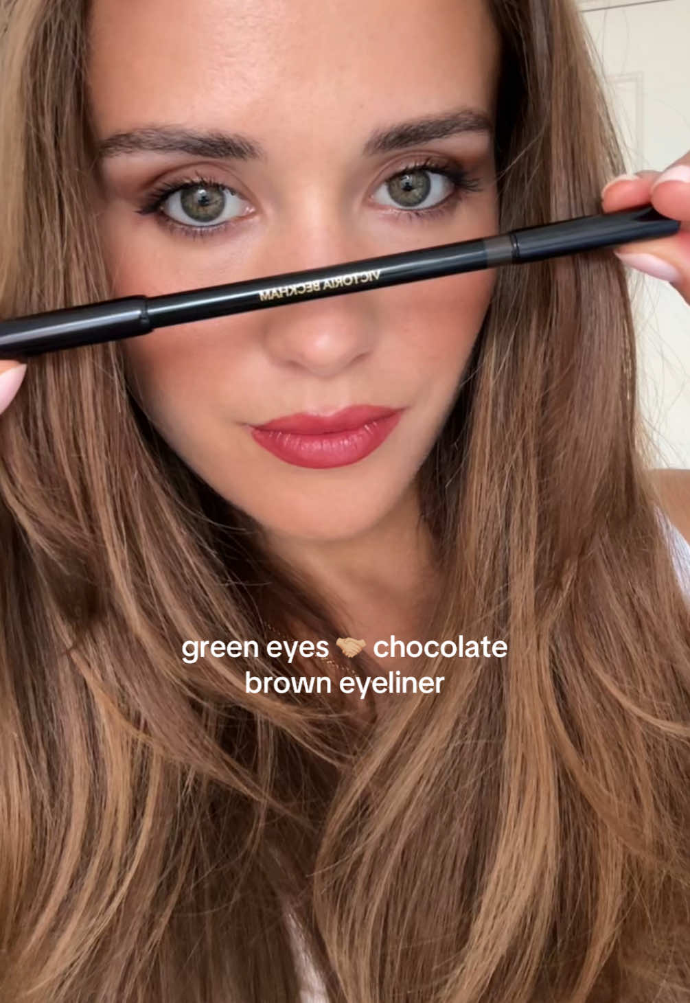 Green eyed girls, let me introduce you to chocolate brown eyeliner instead of black. I promise you will love it 🤎 #makeuptutorial #eyemakeup #Eyeliner #BeautyTok 