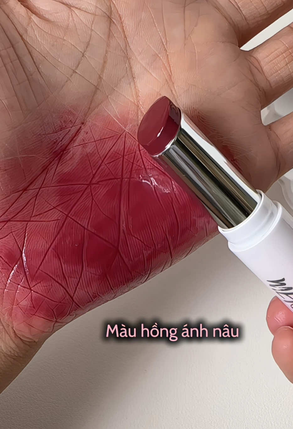 Son dưỡng có màu Merzy LB3. Mery Siren Melting Color Lip Balm LB3. Một màu hồng ánh nâu, phù hợp với da sáng #merzy #sonduongcomau #makeup #goclamdep #xuhuong 