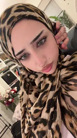Click the link in my bio n scroll down to find the lense website- use code maroluvx for 20% OFF. I’m wearing neela green colour :3 #hijabi #greeneyes #contacts 