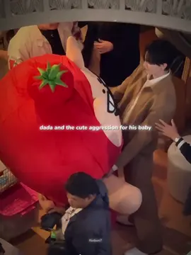 he loves mafox so so much :(  #kasibook_ #tomafox #forcebook #ฟอสบุ๊ค #NekkoxForceBookinPattaya @kasibook_ @TOMAFOX 