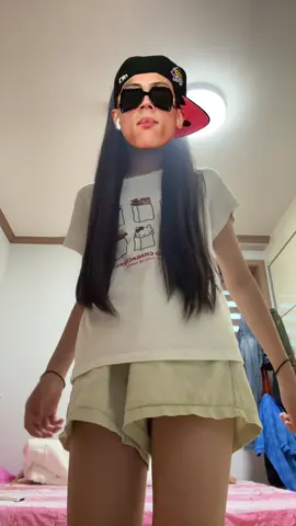 너무 밑에서 찍었나