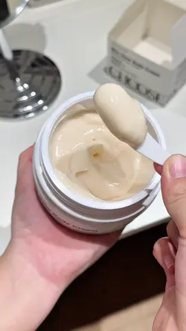 Kem dưỡng trắng da với sự kết hợp giữa khoa học và thiên nhiên #goclamdep #skincare #kembody #chamsocda #choosebythie 