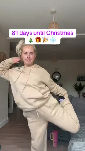 🎄 #christmas #halloween #gogojuice #sabrinacarpenter #decoratewithme 
