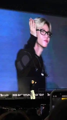 Hun gió tạm mụt cái =))))) #baekhyun #baekhyunconcert #baekhyunconcertinhanoi #reverieinhanoi #baekhyunreverie 