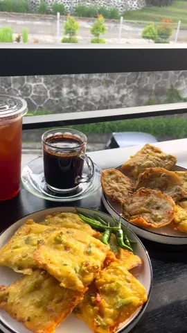 bahan nyoremu ji🫣 #mdkcoffeespace #cafeaesthetic #jatim #fyp 