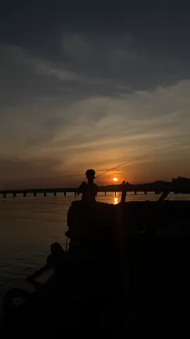 sunset+🎣🎣 seindah itu #mancingvibes #sunsetvibes #fyp 