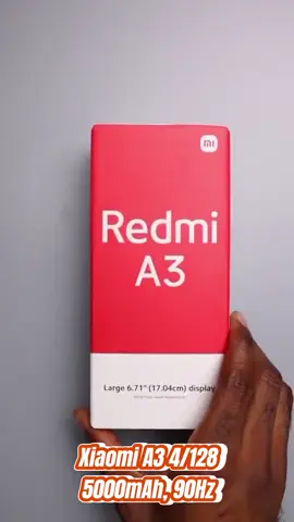 Xiaomi Redmi A3 – điện thoại phổ thông nhưng đủ “chất” cho nhu cầu cơ bản hằng ngày. Máy có màn hình IPS LCD 6,71 inch độ phân giải HD+ 720×1650, tần số làm mới 90Hz nên vuốt chạm mượt hơn bản 60Hz cũ. Helio G36 (12nm) đảm nhận sức mạnh xử lý với 8 nhân, phối hợp RAM từ 3-6GB + ROM 64-128GB, có hỗ trợ mở rộng RAM ảo và thẻ nhớ microSD up đến 1TB — đủ để cài app, lưu ảnh, video nhẹ nhàng. Camera sau kép gồm cảm biến chính 8MP + ống phụ chỉ để hỗ trợ thêm, camera selfie 5MP. Chất lượng chụp ổn trong điều kiện đủ sáng, nhưng khi thiếu sáng hạn chế rõ. Pin 5000mAh đem lại thời lượng dùng cả ngày dài, xem video, lướt mạng xã hội thoải mái; điểm trừ là sạc chỉ 10W nên mất thời gian sạc đầy. Máy có cảm biến vân tay cạnh máy và mở khóa bằng khuôn mặt, giữ lại jack tai nghe 3.5mm — những chi tiết nhỏ nhưng hữu ích. Thiết kế trẻ trung, có các phiên bản màu như Đêm Đen, Sao Xanh, Xanh Rừng; mặt lưng dùng vật liệu nhựa hoặc “da” tổng hợp cho cảm giác cầm thoải mái, nhìn cũng khá đẹp. Hệ điều hành Android 14 (Go Edition) + MIUI tùy biến — nhẹ, dễ dùng, hợp với người mới dùng smartphone, người lớn tuổi hoặc muốn một máy phụ. Tổng thể, Redmi A3 là lựa chọn khá hợp lý nếu bạn cần máy rẻ, màn hình lớn, pin tốt và đủ dùng cho các tác vụ hàng ngày — không trội nhưng ổn với giá tiền #muacungquang 