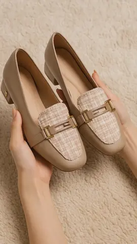 Kadang bukan soal banyaknya koleksi sepatu, tapi satu pasang yang bisa bikin kamu tampil classy setiap saat ✨ Kamu tim simple atau elegan? #SepatuWanita #OOTDInspo #FashionTrend2025 #LookClassy #elegansetiaphari 