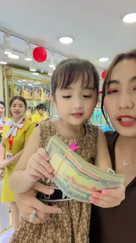 Shoppingထွက်ဖို့တခါတောင်း၁၀သိန်းနော်သူက🤣🤣#foryoupageofficiall #fyp #ရောက်စမ်းfypပေါ်😒myanmartiktok #foryoupage #foruyou 