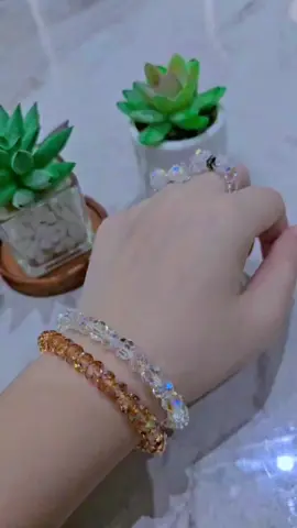 Gelang Swarovski golden and clear crystal bright & shine, elegan, simple n beautifull 😍🥰❤ #swarovski #crystalswarovski #gelangswarovski #swarovskibracelet #gelang