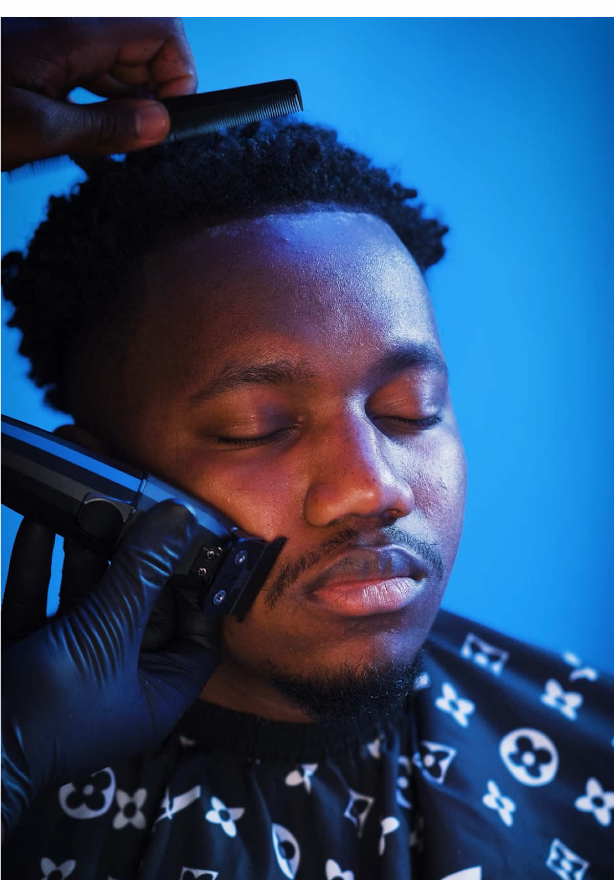 Prenez votre rendez-vous en bio 📆 @nolpvisuals 💻 #degrade #fade #barber #salon #domicile          