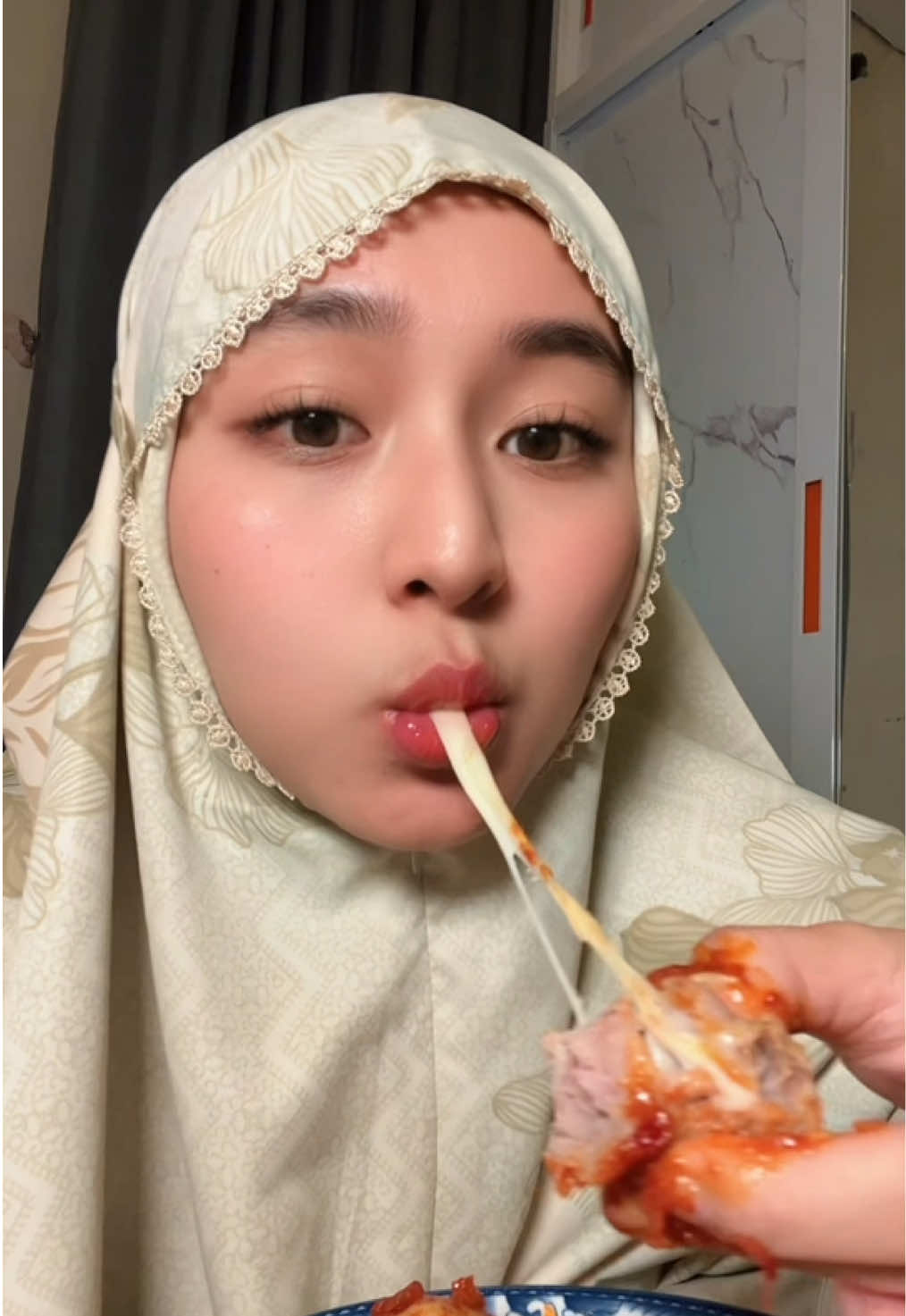 Ya kadang kadang hidup harus di jalani, sambil makan bakso cimod contoh nya ahaha, btw beli bakso cimod nya di instagram @dapurcicci . #reviewmakanan #baksokeju #batamtiktok 