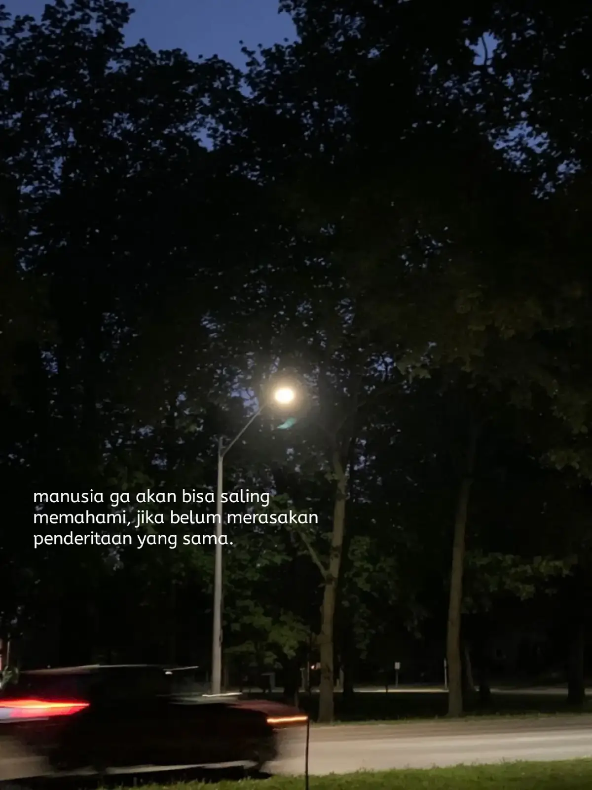 ••• 📝Bahan-bahan: -200 gram labu siam (potong dadu) -100 gram kacang panjang (potong 3–4 cm) -1 buah terong ungu (potong-potong) -100 gram jagung manis (potong-potong) -100 gram tempe (potong dadu kecil) -1 liter santan (dari ½ butir kelapa) -2 lembar daun salam -1 cm lengkuas (geprek) -Garam, gula, dan kaldu secukupnya -Minyak untuk menumis Bumbu halus: -5 siung bawang merah -3 siung bawang putih -3 buah cabai merah (boleh campur dengan cabai rawit jika suka pedas) -2 butir kemiri -1 sdt ketumbar -Sedikit terasi (opsional) Cara membuat: 1. Tumis bumbu halus bersama daun salam dan lengkuas sampai harum dan matang. 2. Masukkan tempe, aduk hingga tercampur dengan bumbu. 3. Tuang santan, aduk perlahan agar tidak pecah. 4. Tambahkan labu siam, kacang panjang, terong, dan jagung. 5. Masak hingga sayuran matang dan bumbu meresap. 6. Beri garam, gula, dan kaldu secukupnya. 7. Koreksi rasa, angkat, dan sajikan hangat. 🫶 Tips: Kalau ingin lebih gurih, bisa tambahkan sedikit udang rebon atau ikan teri saat menumis bumbu. Gunakan santan kental di akhir agar hasilnya lebih creamy. Selamat Mencoba!!!  #fyppppp #foryoupage #masukberandafyp 
