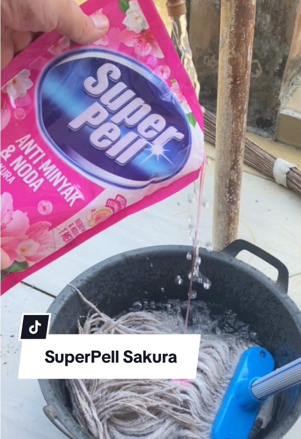 SuperPell Sakura dengan Micellar teknologi dapat banyak menghilangkan noda lantai hanya dalam satu menit. Wangi bunga sakuranya awet hingga 8 jam. Yuk coba sekarang ..  #SekaliPelMinyakNodaGakNempel #Superpellantiminyaknoda @Super Pell Indonesia 