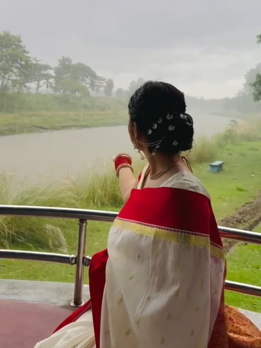 যদি মন কাঁদে তুমি চলে এসো, চলে এসো এক বরষায়....🌧️🤍 #fyp #foryoupage #viral #trending #unfrezzmyaccount 