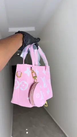 We sell nice and affordable bags for ladies let me be your plug #bossybags #ladiesbag #bags #shippingfromchina 