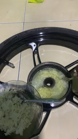 maaf gaada mangkok jdinya pake  velg