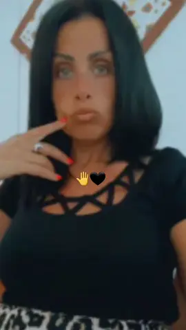 #viralvideo #foruyou #perte #tik #for @Reginanera🖤 @REGINA NERA RESISTETE 🫵🖤🇮🇹 @silviacuorenerissimo @Regina nera non molla 🖤 @silviaricomincia @Silviasmilzo82 